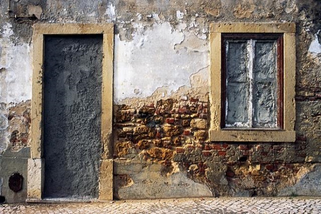 Plaču slike na zidovima napuštenih kuća