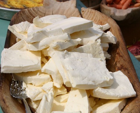 Српски бели меки сир у кришкама